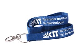 Blaues Lanyard/Schlüsselband aus Recyclingmaterial des KIT