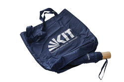 Nachhaltiger Taschenschirm und Shopper des KIT